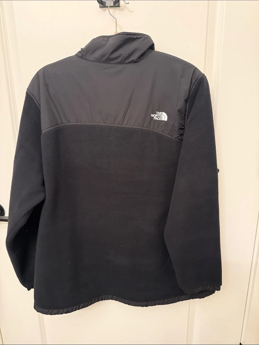 The North Face Men's Black Fleece Jacket with Wind-Resistant Panels NWT